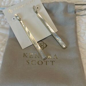 Kendra Scott Earrings - Mother of Pearl